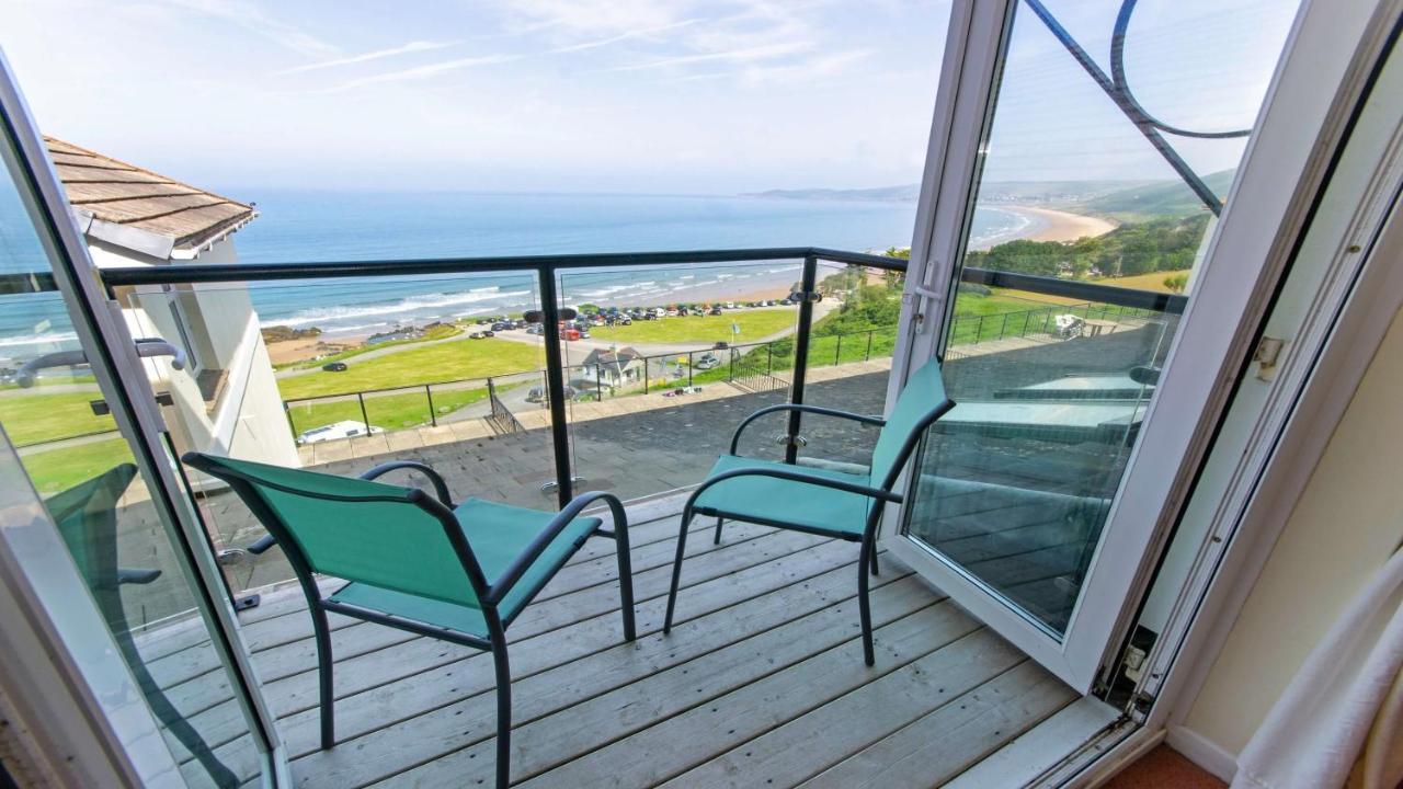 Clifton Court Apt 23 With Seaviews & Heated Pool Croyde Exterior photo