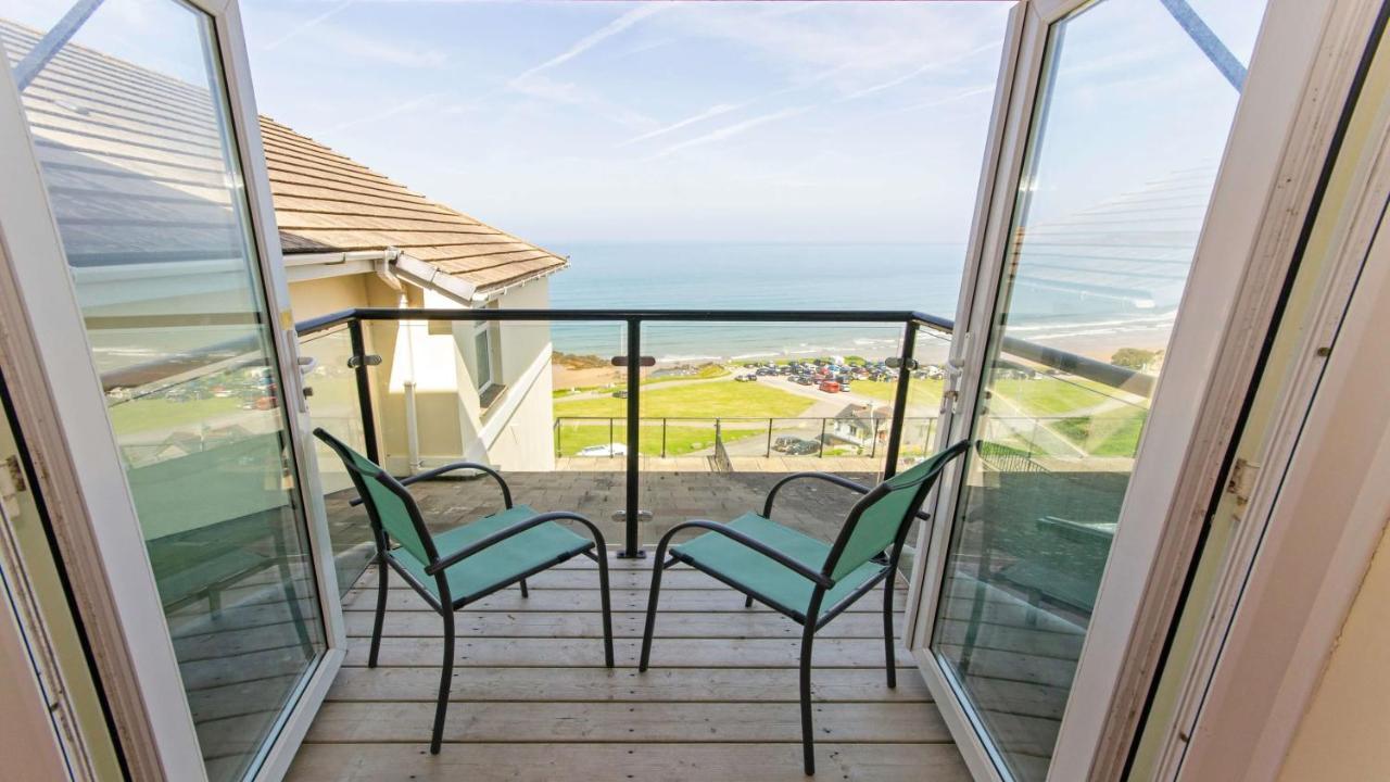 Clifton Court Apt 23 With Seaviews & Heated Pool Croyde Exterior photo